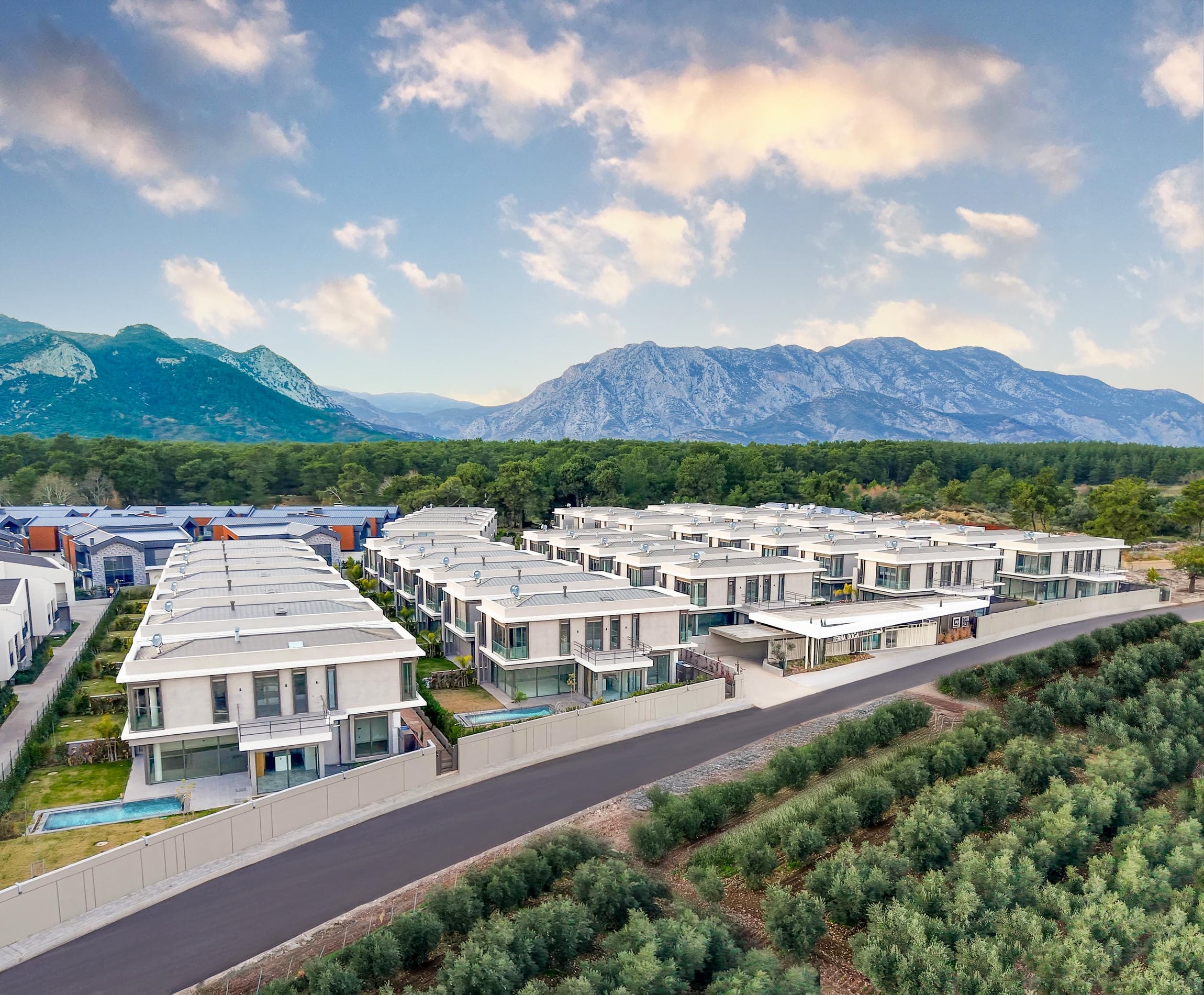 Döşemealtı, 6+1 Villa
